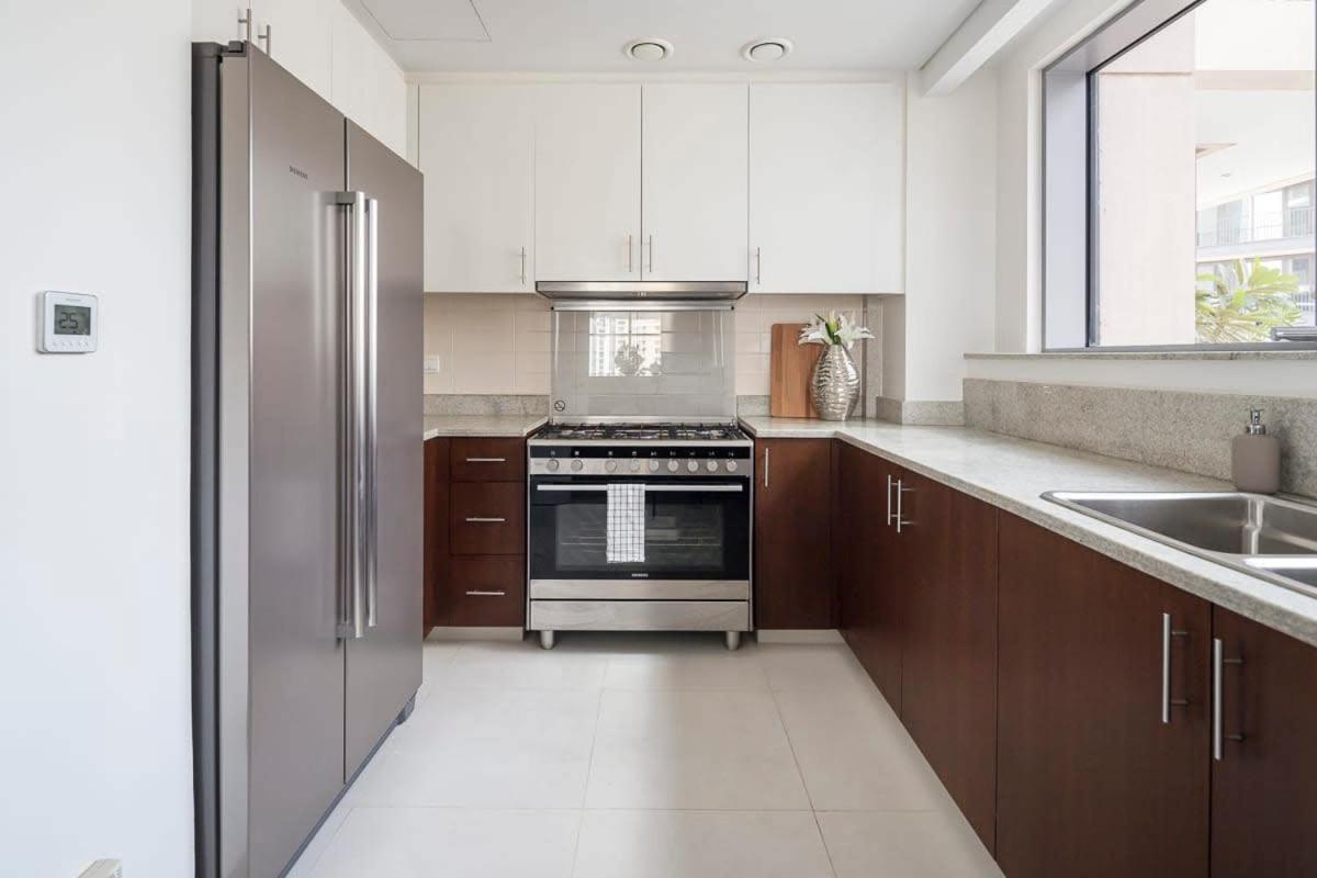 Frank Porter - Boulevard Crescent Dubai Exterior photo