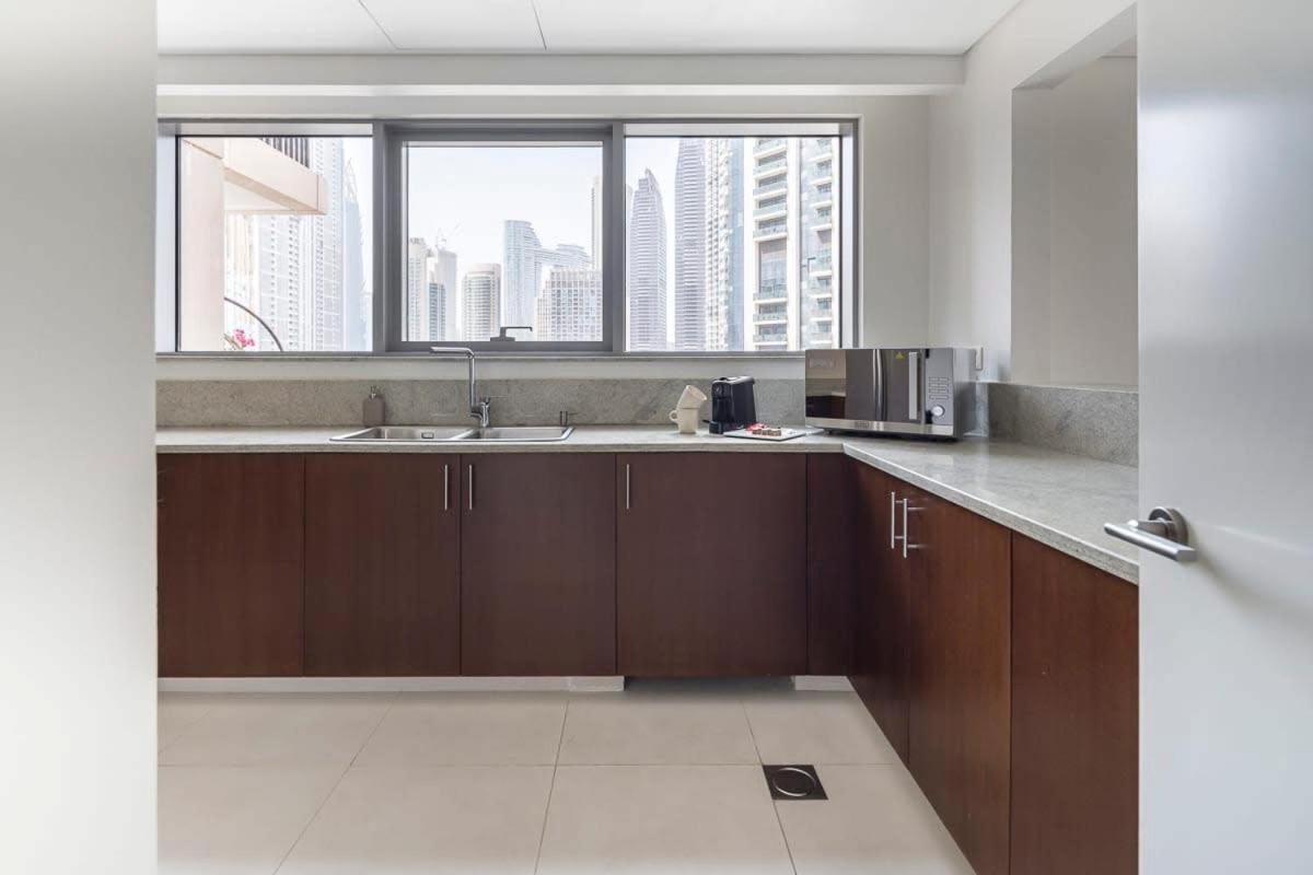 Frank Porter - Boulevard Crescent Dubai Exterior photo